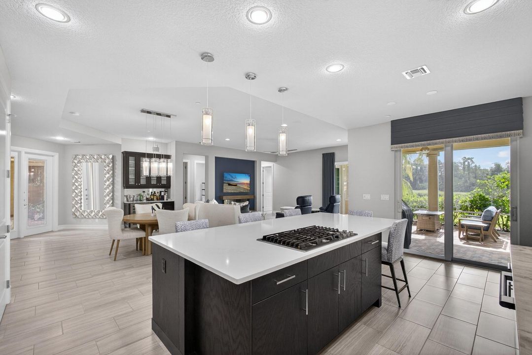 待售: $987,500 (2 贝兹, 2 浴室, 2124 平方英尺)