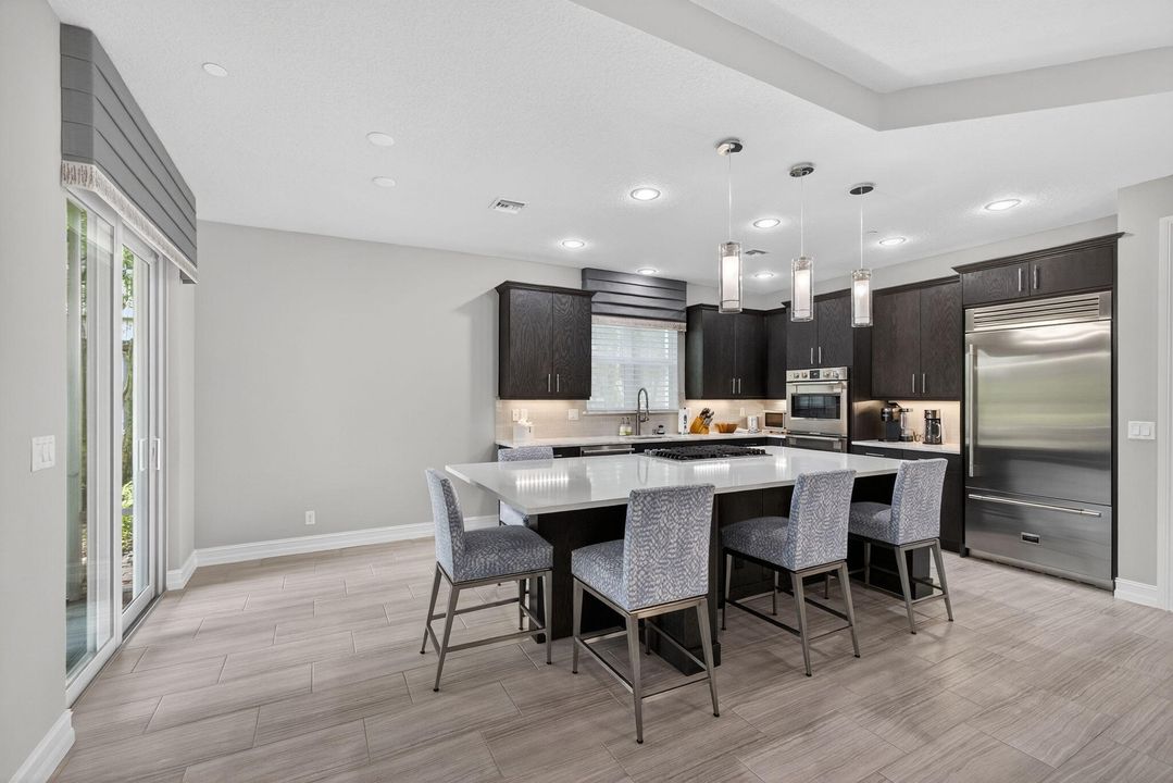 待售: $987,500 (2 贝兹, 2 浴室, 2124 平方英尺)