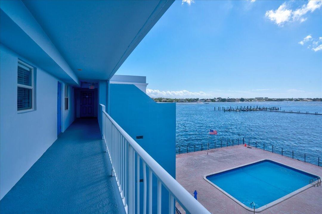 For Sale: $279,900 (2 beds, 2 baths, 803 Square Feet)