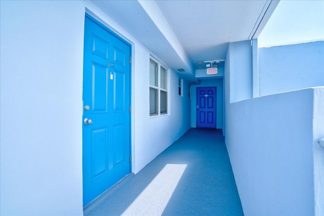 For Sale: $279,900 (2 beds, 2 baths, 803 Square Feet)