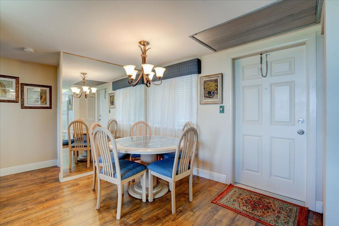 For Sale: $279,900 (2 beds, 2 baths, 803 Square Feet)