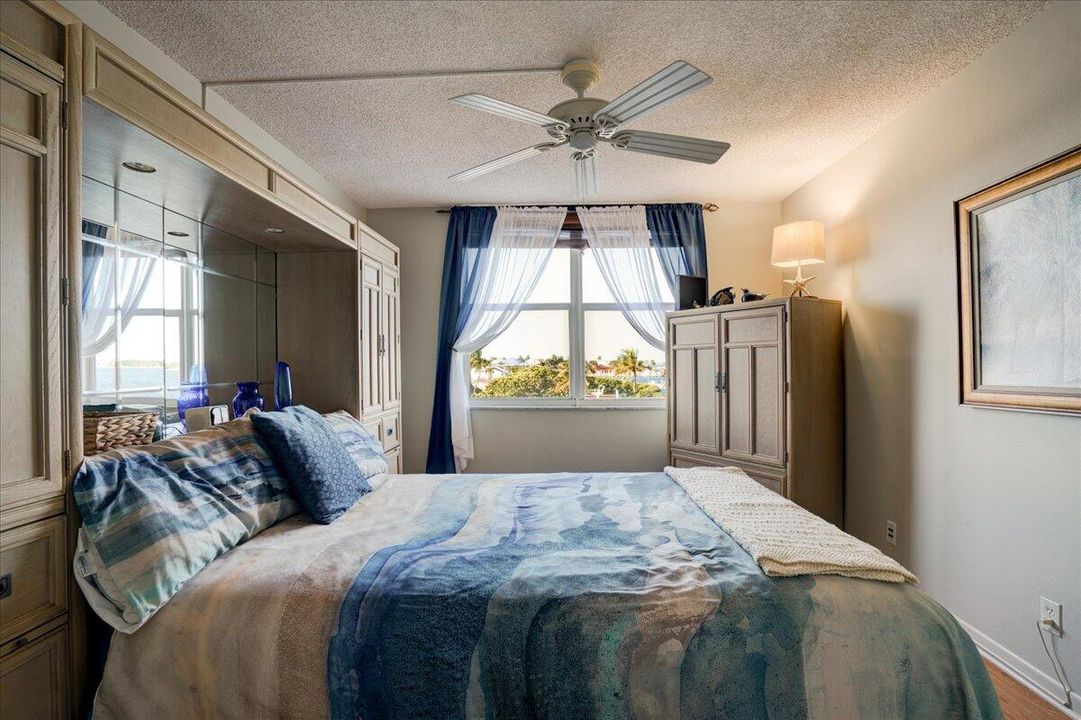 For Sale: $279,900 (2 beds, 2 baths, 803 Square Feet)