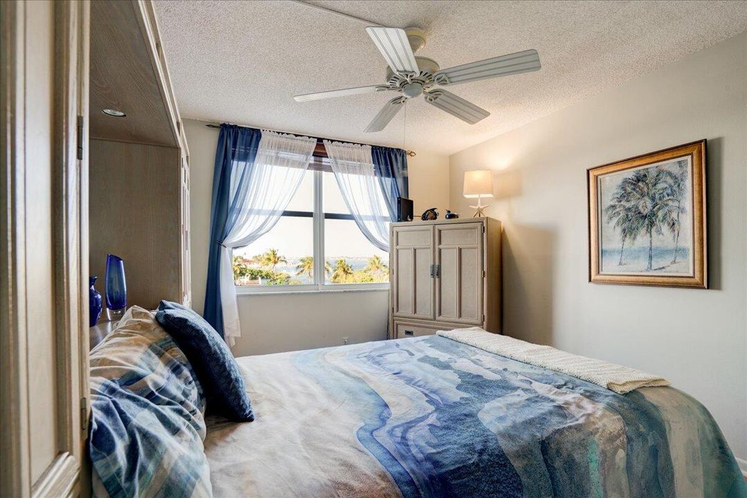 For Sale: $279,900 (2 beds, 2 baths, 803 Square Feet)