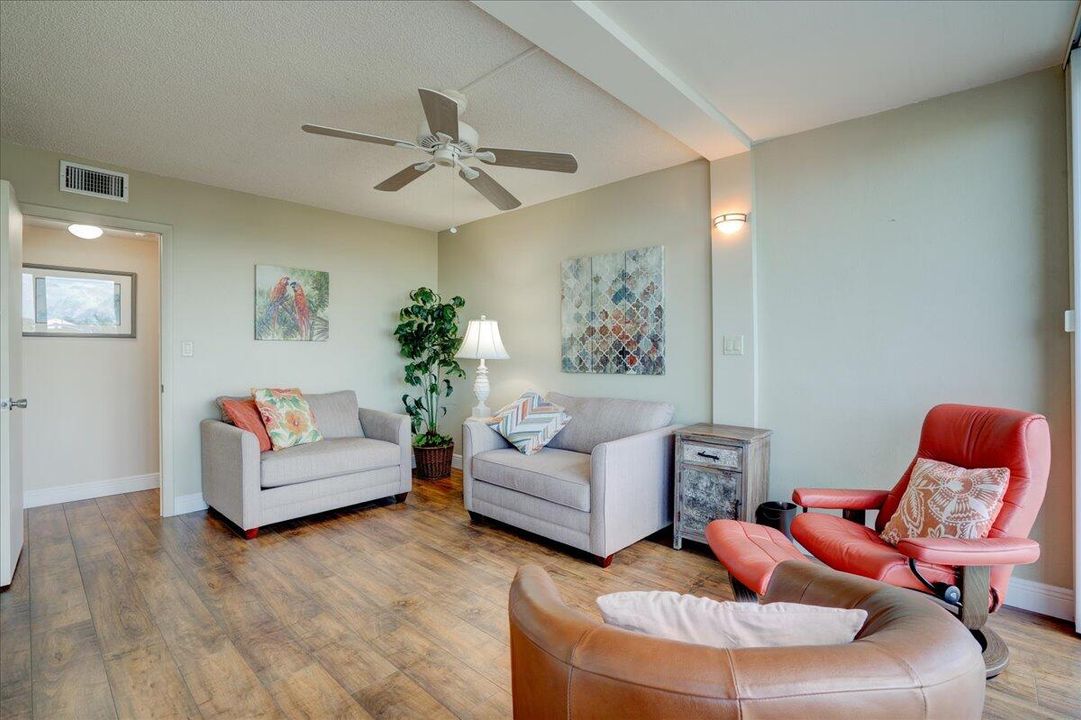 For Sale: $279,900 (2 beds, 2 baths, 803 Square Feet)