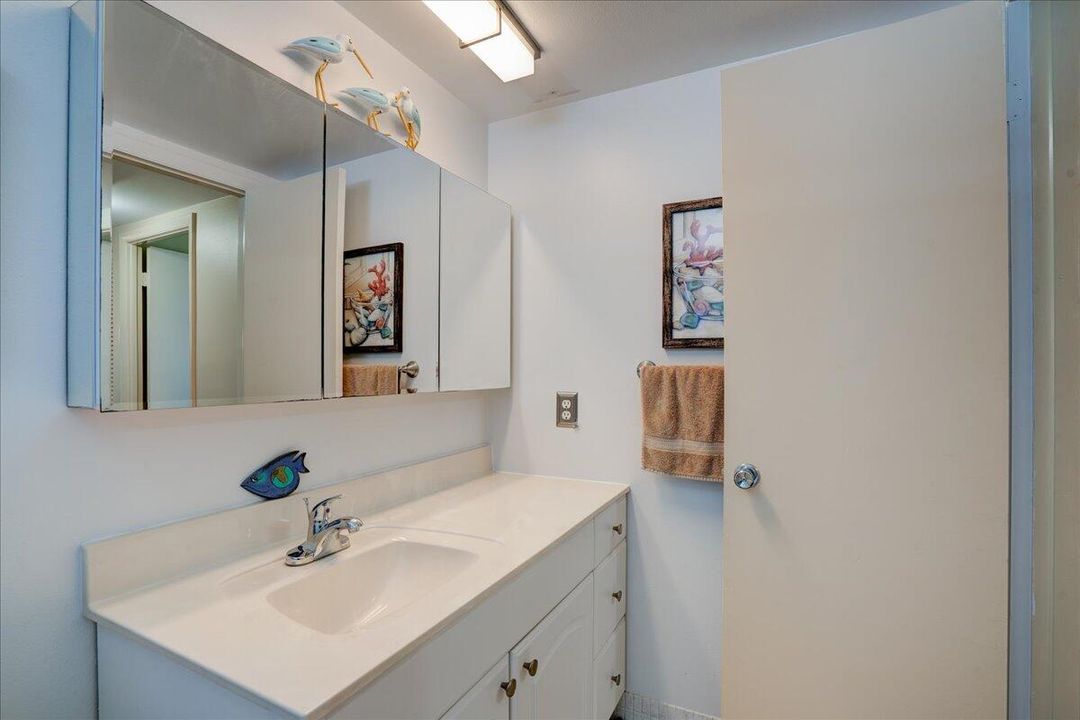 For Sale: $279,900 (2 beds, 2 baths, 803 Square Feet)