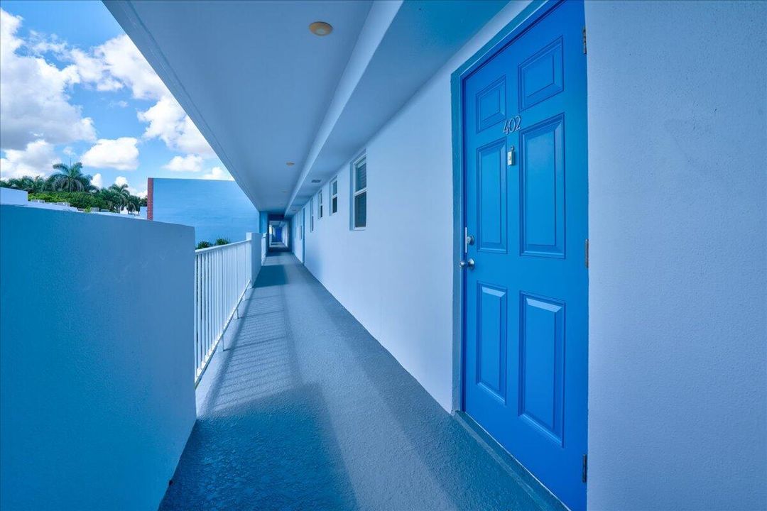 For Sale: $279,900 (2 beds, 2 baths, 803 Square Feet)