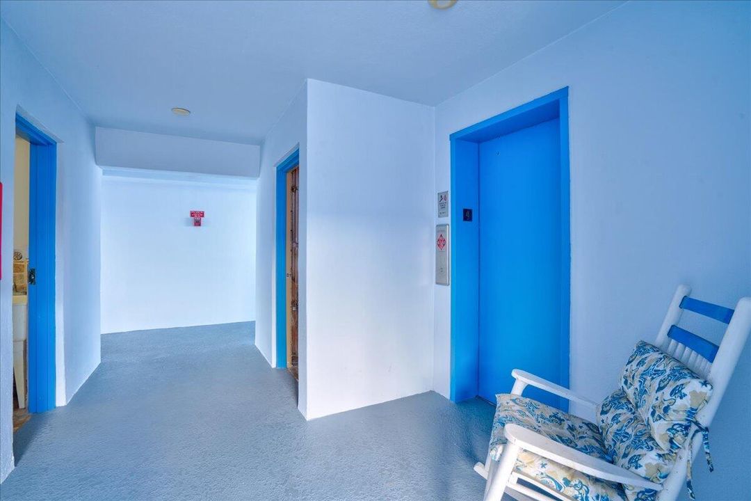 For Sale: $279,900 (2 beds, 2 baths, 803 Square Feet)