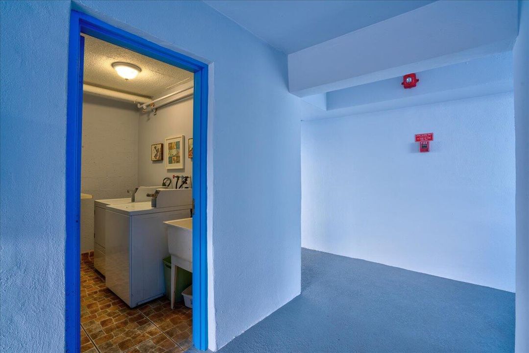 For Sale: $279,900 (2 beds, 2 baths, 803 Square Feet)