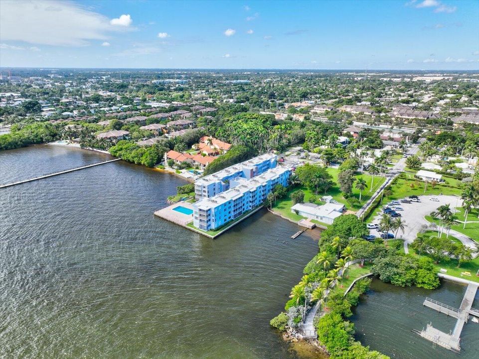 For Sale: $279,900 (2 beds, 2 baths, 803 Square Feet)