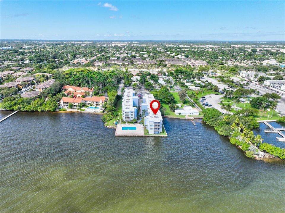 For Sale: $279,900 (2 beds, 2 baths, 803 Square Feet)