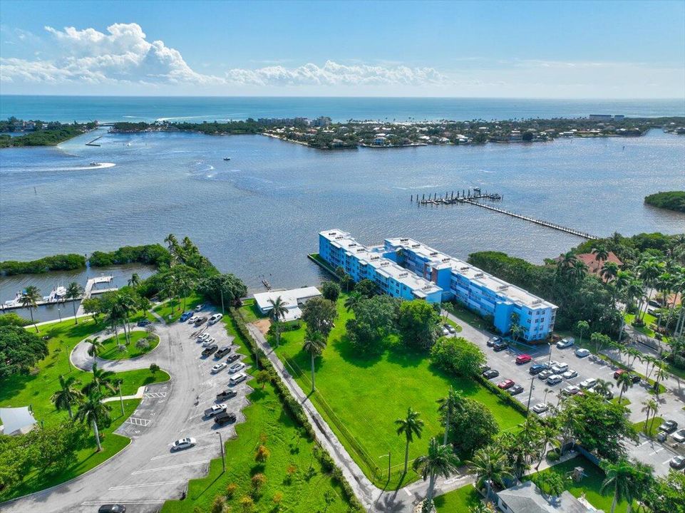 For Sale: $279,900 (2 beds, 2 baths, 803 Square Feet)