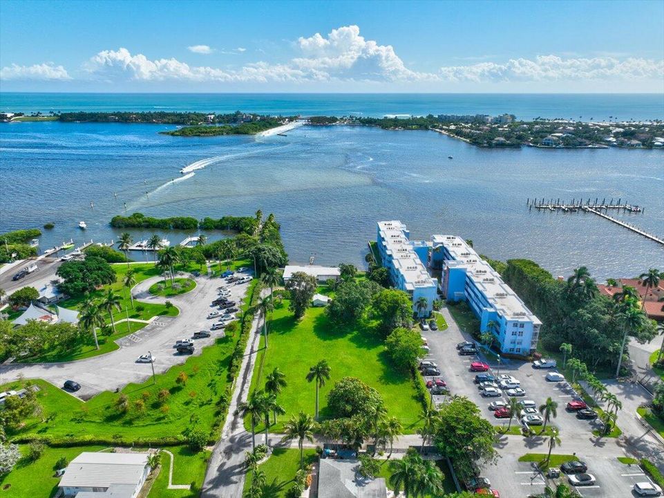 For Sale: $279,900 (2 beds, 2 baths, 803 Square Feet)