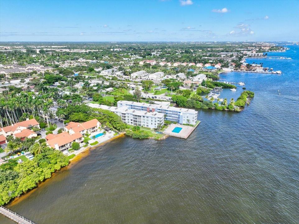 For Sale: $279,900 (2 beds, 2 baths, 803 Square Feet)