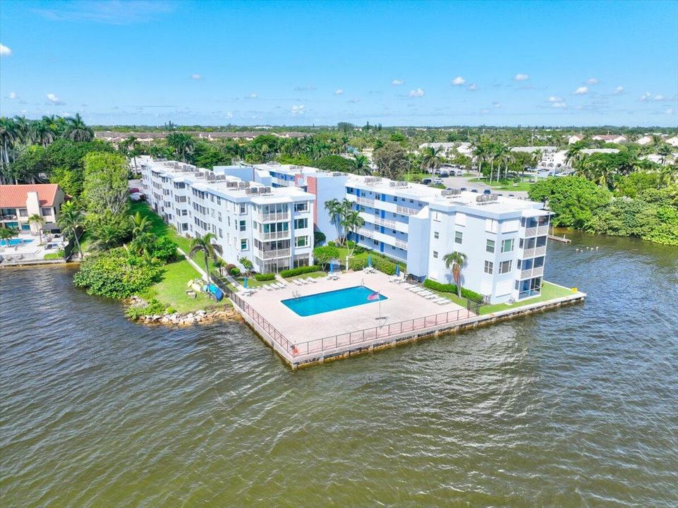 For Sale: $279,900 (2 beds, 2 baths, 803 Square Feet)