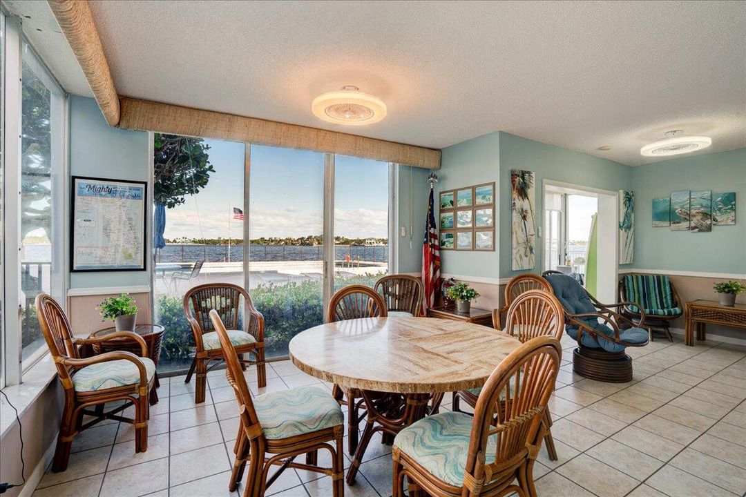 For Sale: $279,900 (2 beds, 2 baths, 803 Square Feet)