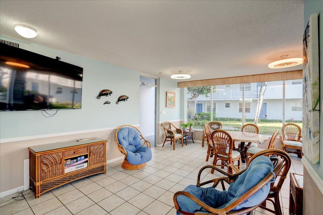 For Sale: $279,900 (2 beds, 2 baths, 803 Square Feet)