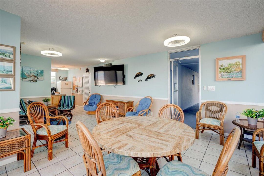 For Sale: $279,900 (2 beds, 2 baths, 803 Square Feet)