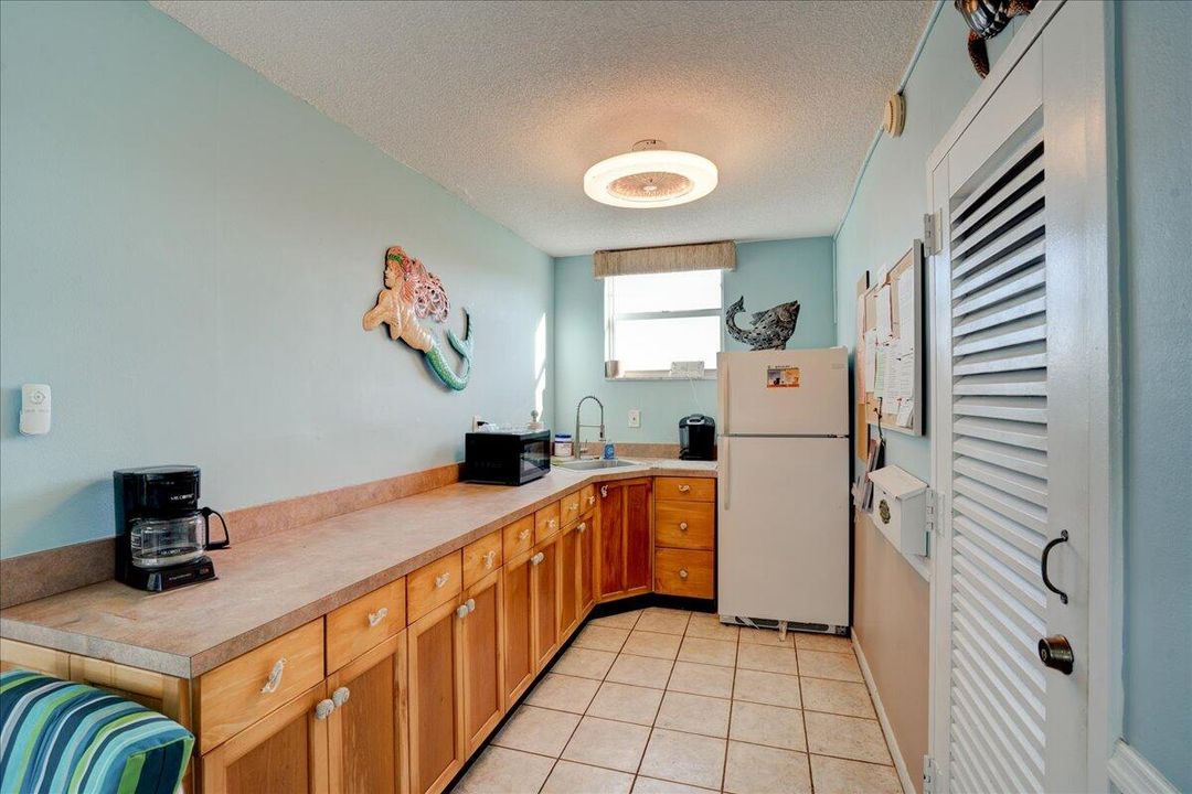 For Sale: $279,900 (2 beds, 2 baths, 803 Square Feet)