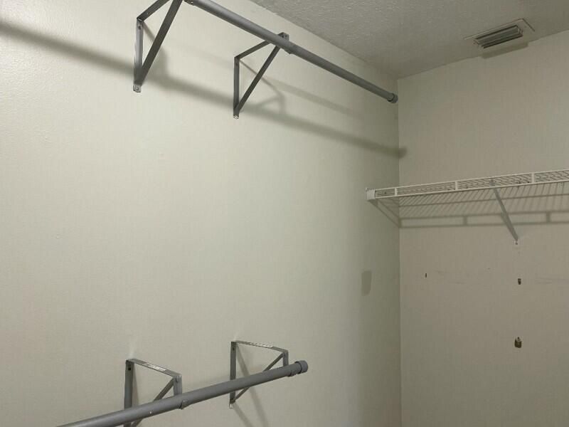 Activo con contrato: $239,900 (3 camas, 2 baños, 1152 Pies cuadrados)