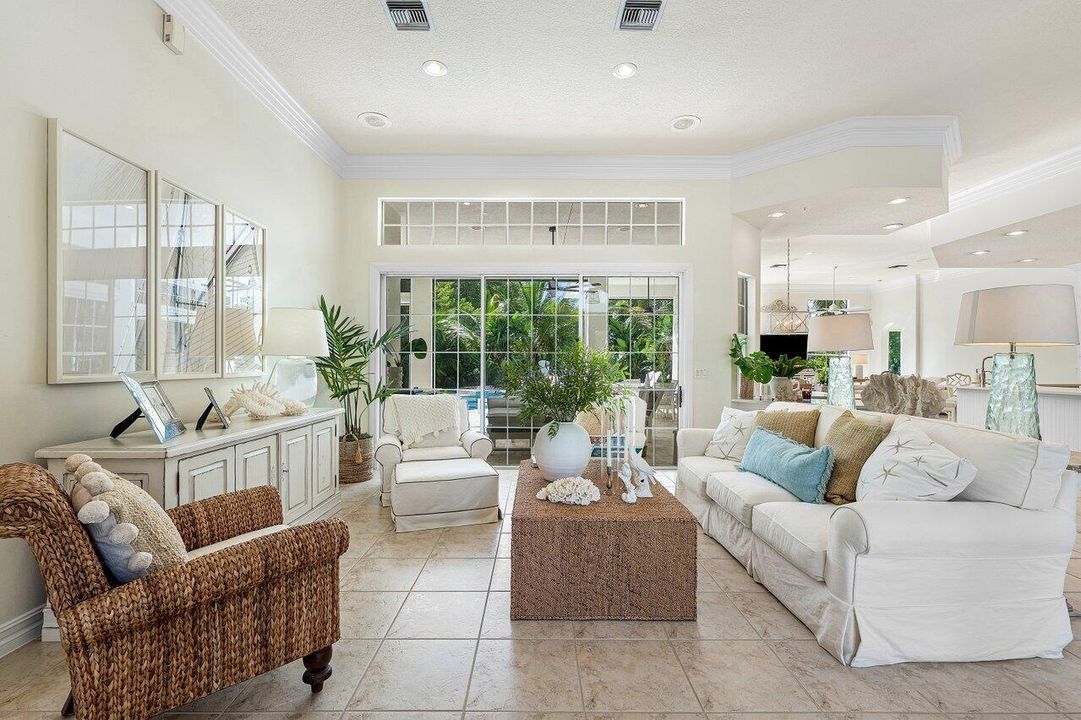 На продажу: $2,500,000 (5 спален, 4 ванн, 3463 Квадратных фут)