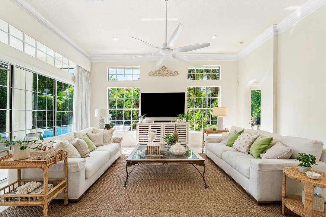 На продажу: $2,500,000 (5 спален, 4 ванн, 3463 Квадратных фут)