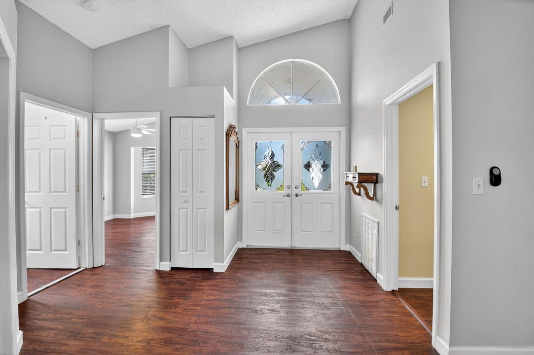 For Sale: $685,000 (3 beds, 2 baths, 1360 Square Feet)