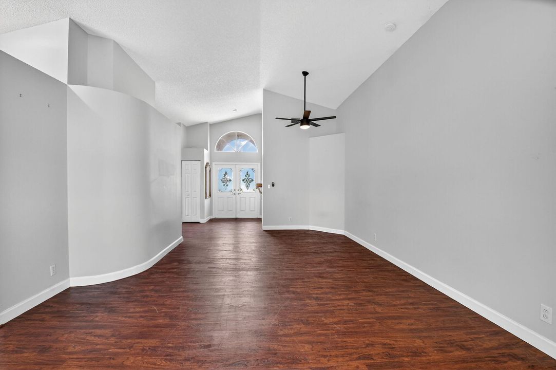 For Sale: $685,000 (3 beds, 2 baths, 1360 Square Feet)