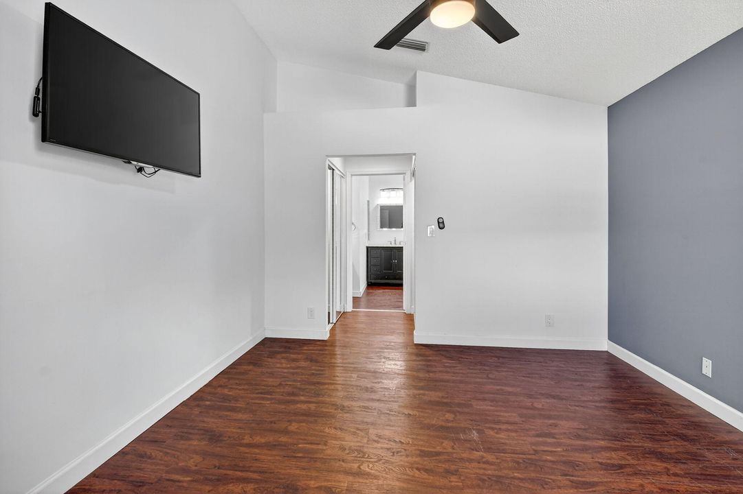 For Sale: $685,000 (3 beds, 2 baths, 1360 Square Feet)