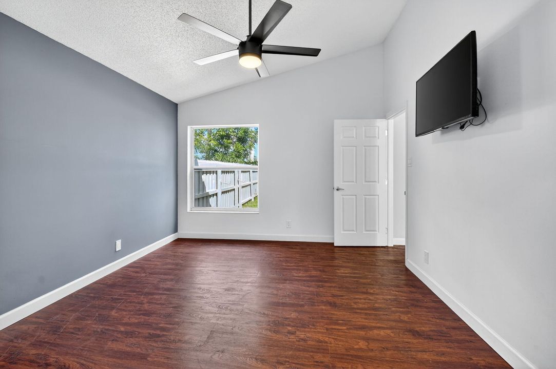 For Sale: $685,000 (3 beds, 2 baths, 1360 Square Feet)