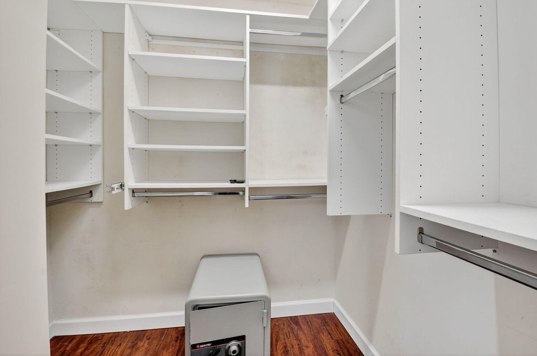 For Sale: $685,000 (3 beds, 2 baths, 1360 Square Feet)