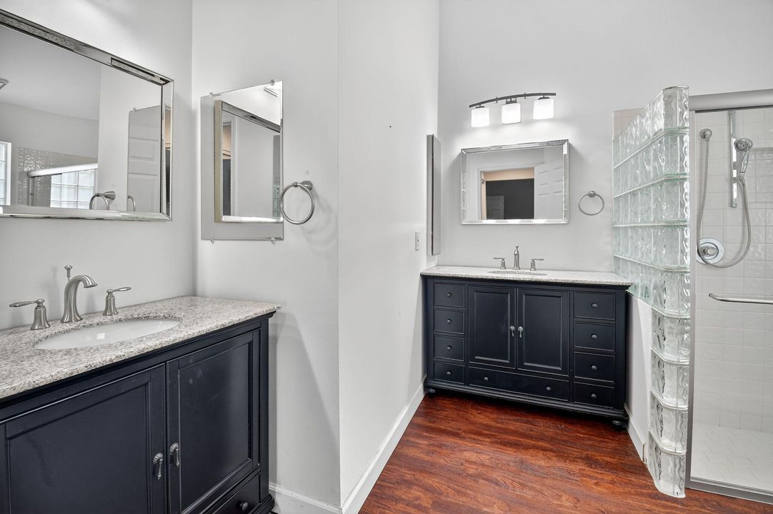 For Sale: $685,000 (3 beds, 2 baths, 1360 Square Feet)