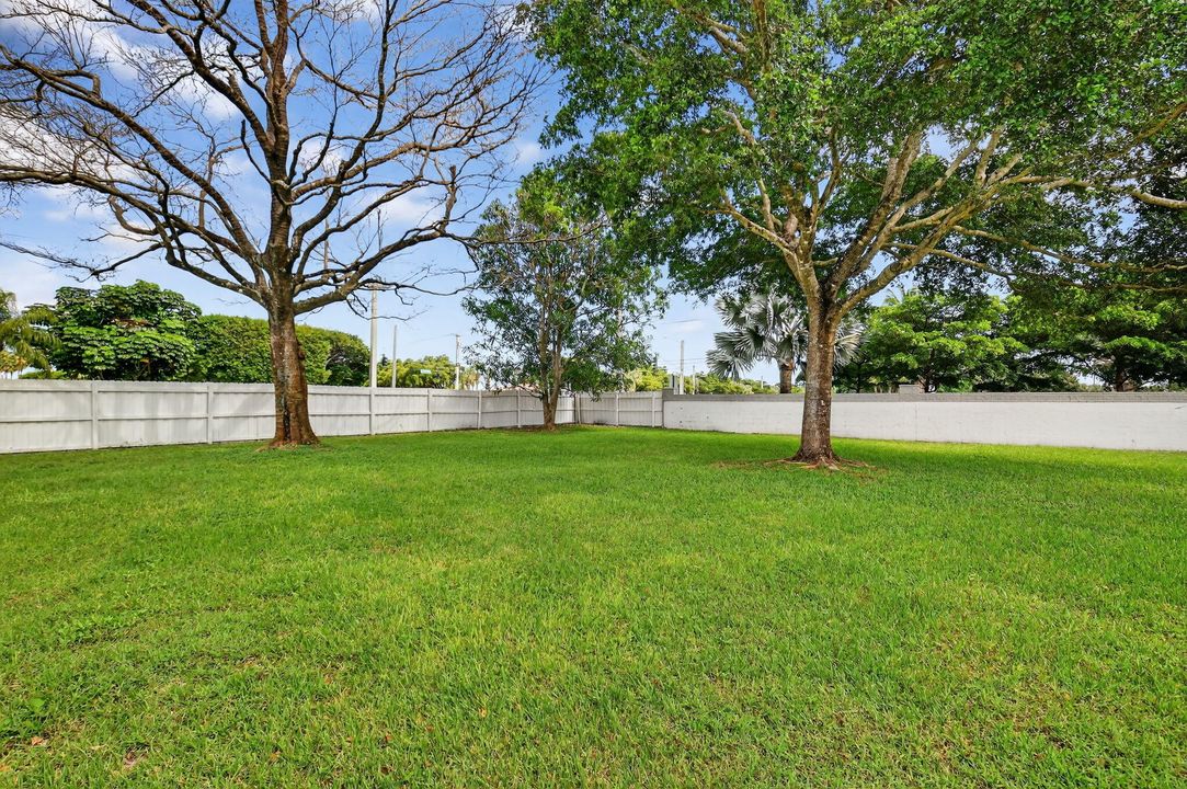 For Sale: $685,000 (3 beds, 2 baths, 1360 Square Feet)