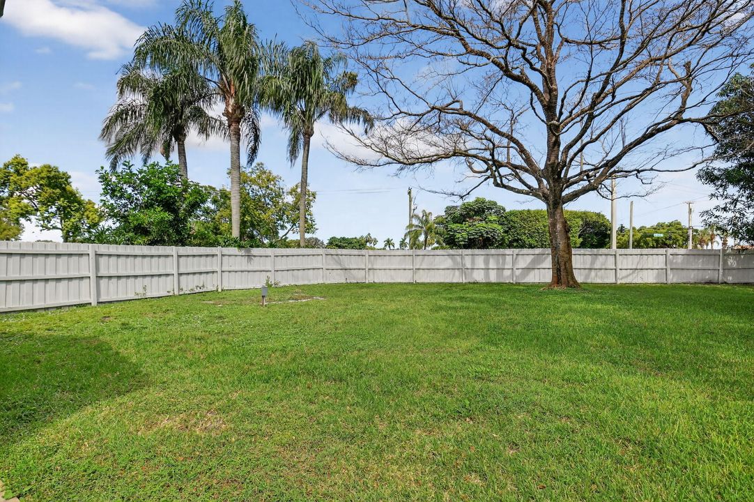 For Sale: $685,000 (3 beds, 2 baths, 1360 Square Feet)