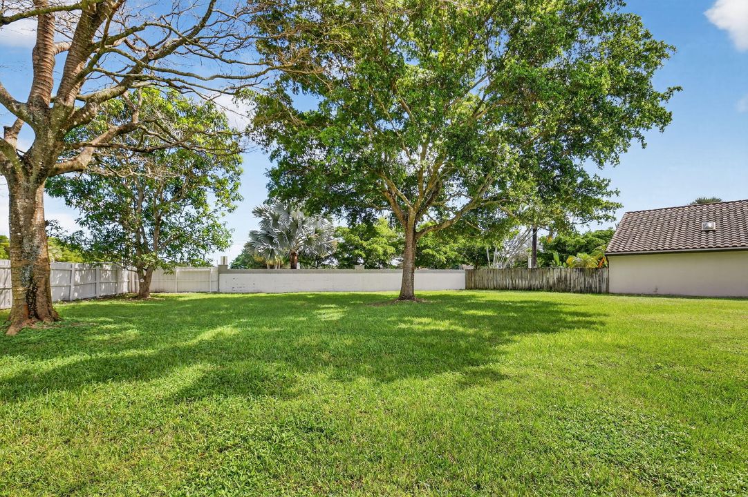 For Sale: $685,000 (3 beds, 2 baths, 1360 Square Feet)