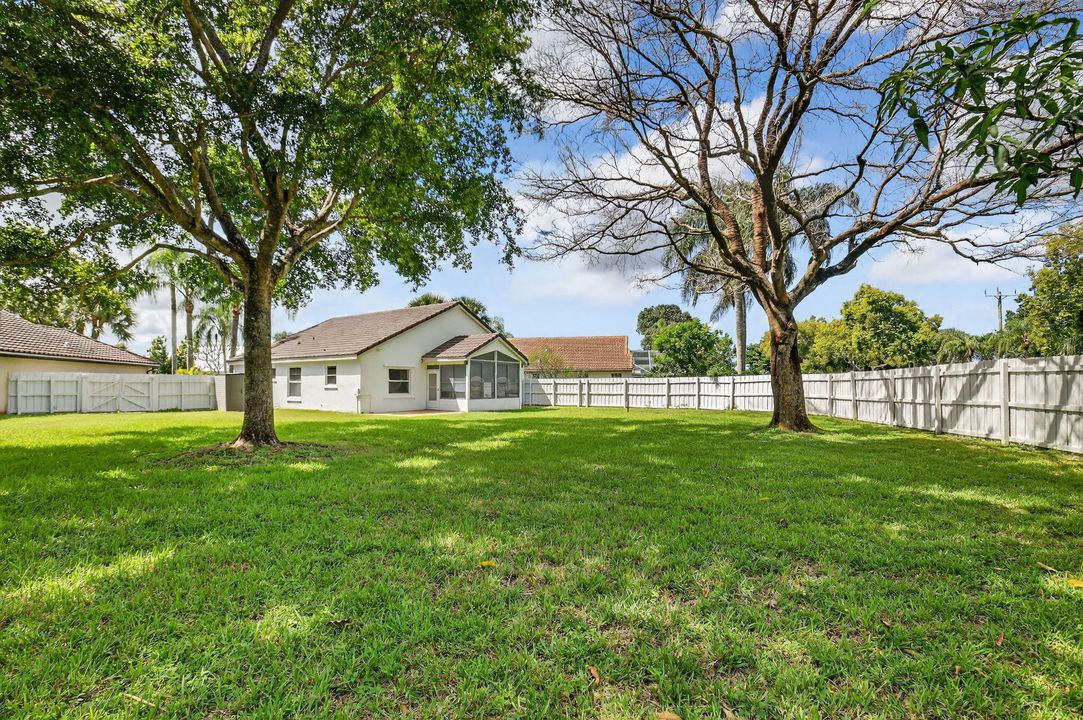 For Sale: $685,000 (3 beds, 2 baths, 1360 Square Feet)