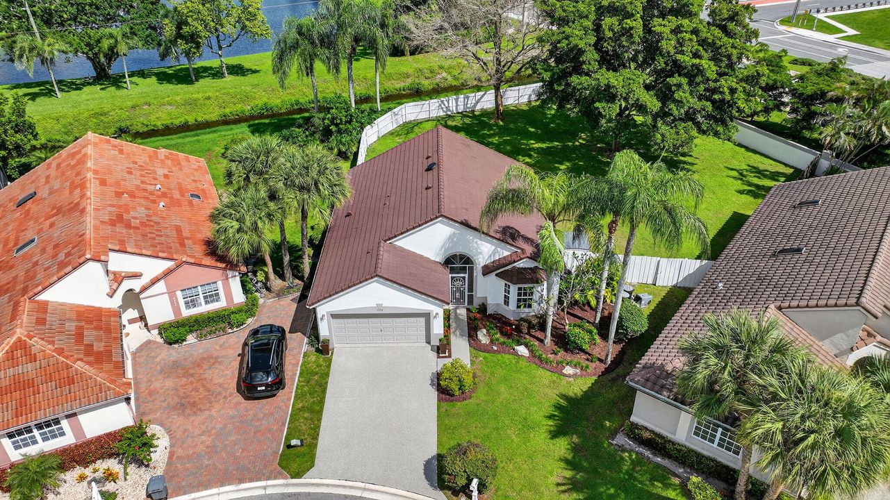 For Sale: $685,000 (3 beds, 2 baths, 1360 Square Feet)