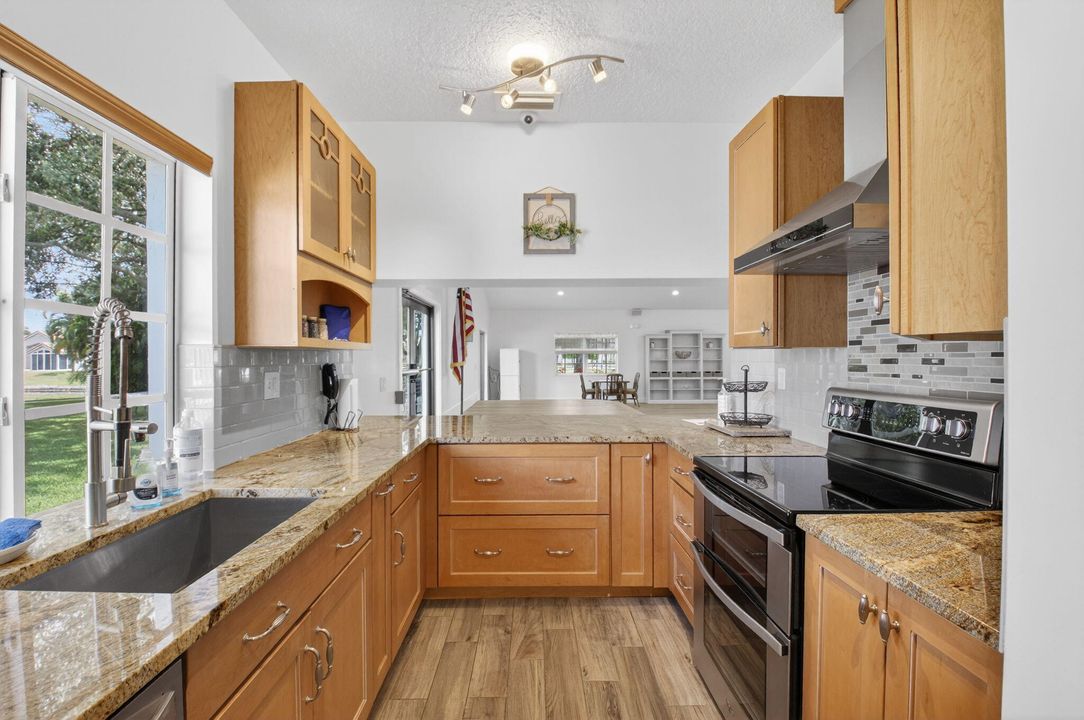 For Sale: $685,000 (3 beds, 2 baths, 1360 Square Feet)