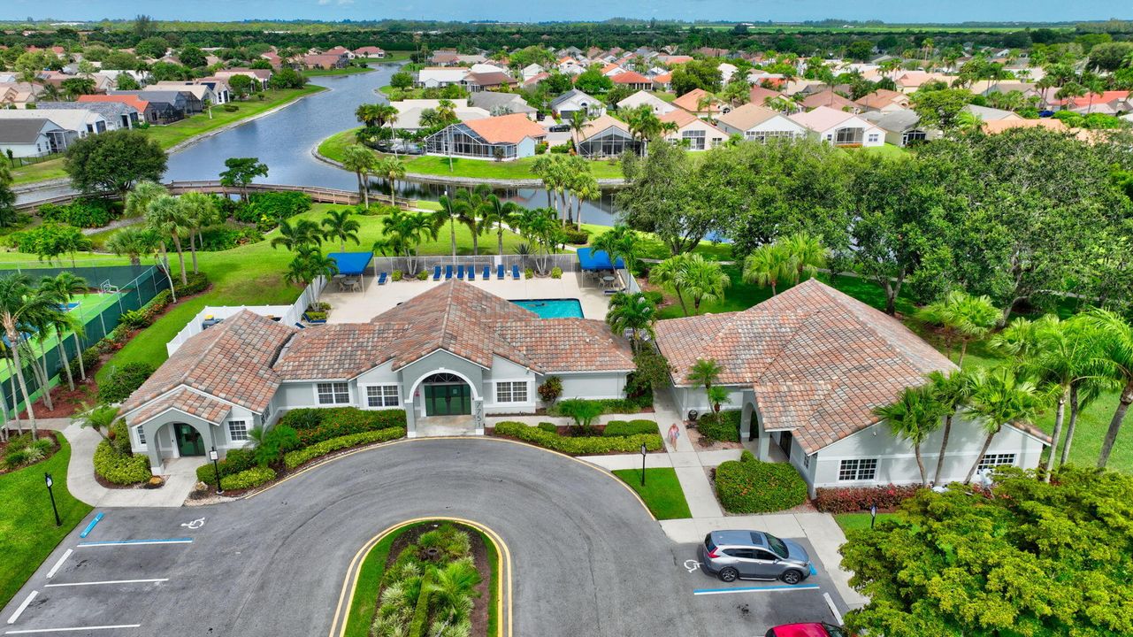 For Sale: $685,000 (3 beds, 2 baths, 1360 Square Feet)