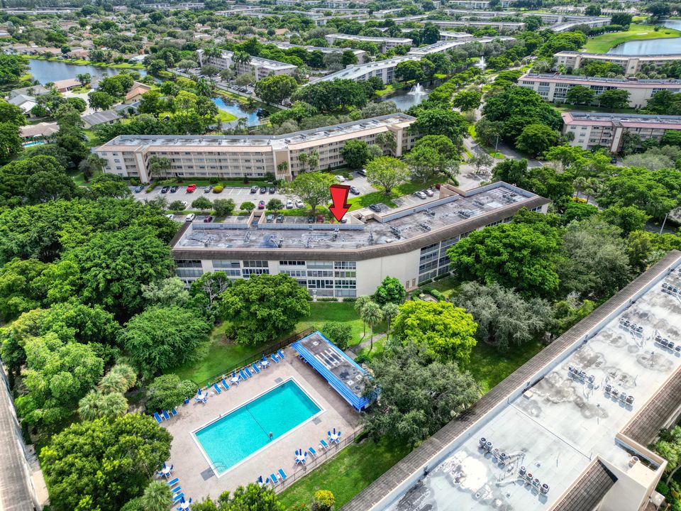 Под контрактом: $115,000 (1 спален, 1 ванн, 798 Квадратных фут)