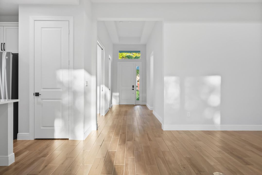 Activo con contrato: $639,000 (3 camas, 3 baños, 2361 Pies cuadrados)