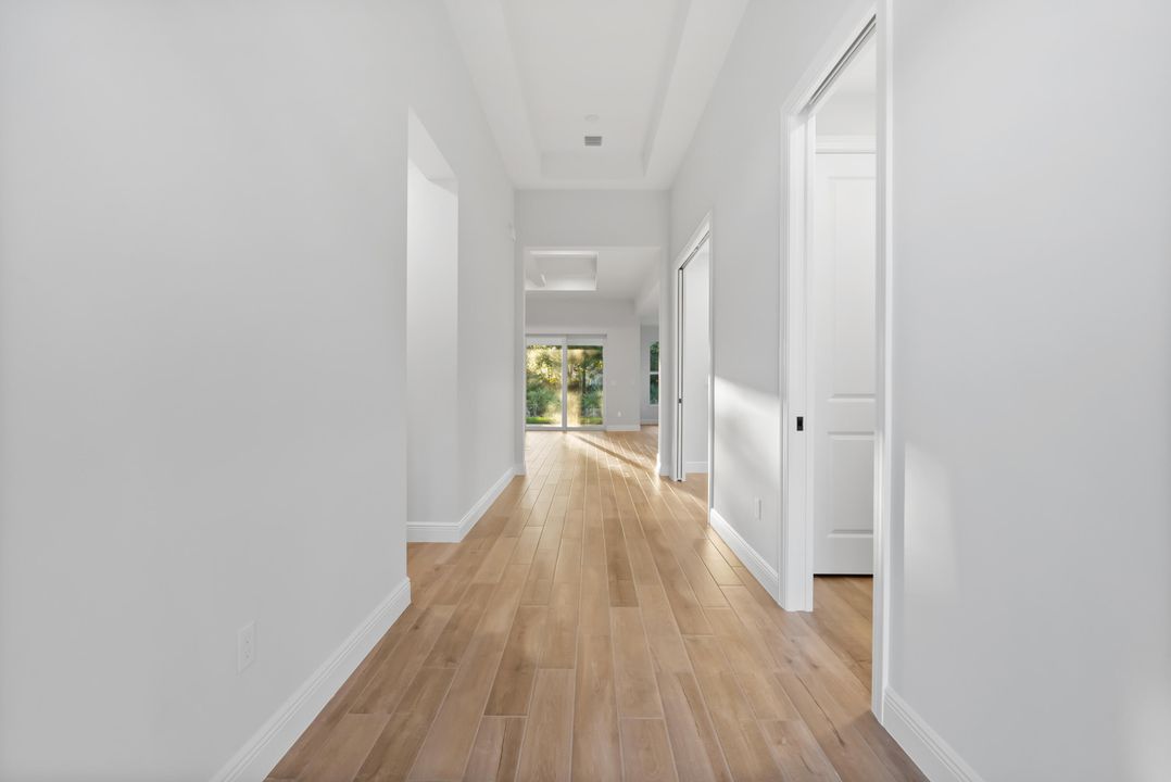 Activo con contrato: $639,000 (3 camas, 3 baños, 2361 Pies cuadrados)