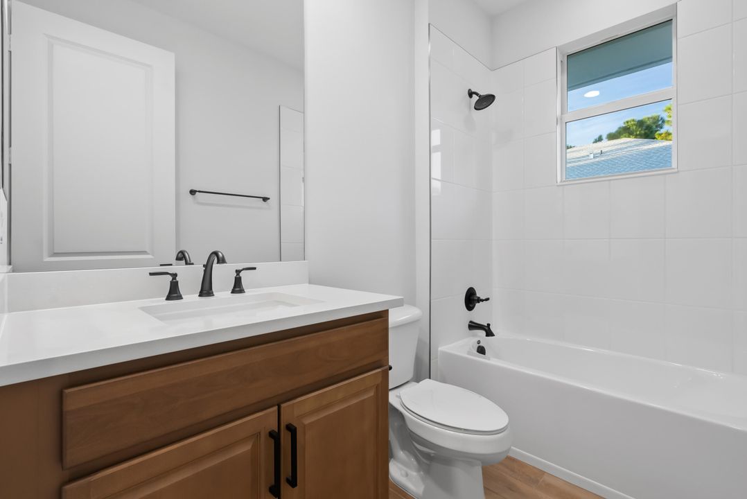 Activo con contrato: $639,000 (3 camas, 3 baños, 2361 Pies cuadrados)