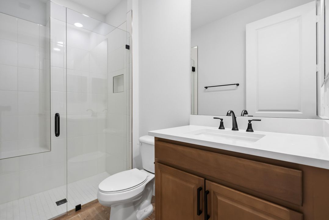 Activo con contrato: $639,000 (3 camas, 3 baños, 2361 Pies cuadrados)