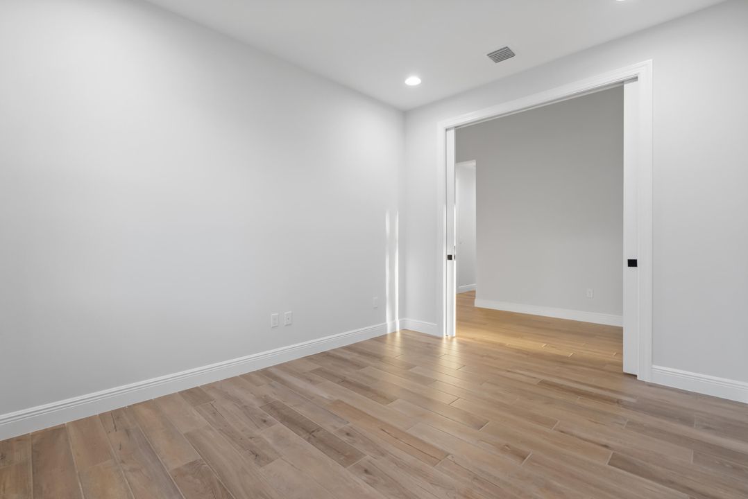 Activo con contrato: $639,000 (3 camas, 3 baños, 2361 Pies cuadrados)