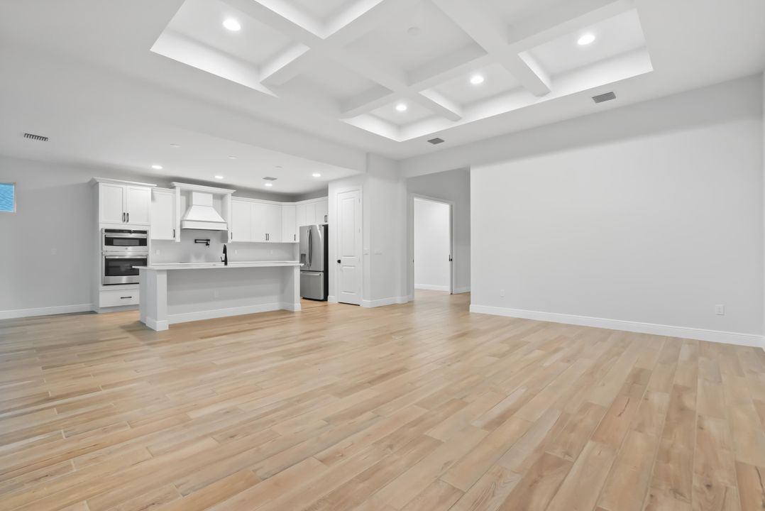 Activo con contrato: $639,000 (3 camas, 3 baños, 2361 Pies cuadrados)