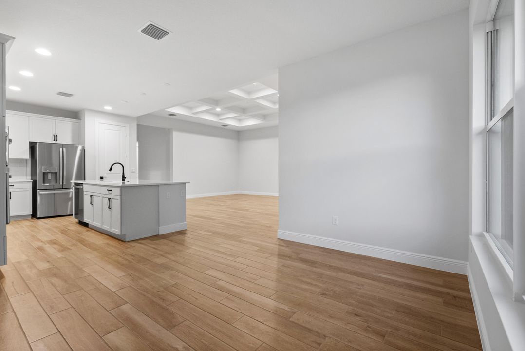 Activo con contrato: $639,000 (3 camas, 3 baños, 2361 Pies cuadrados)