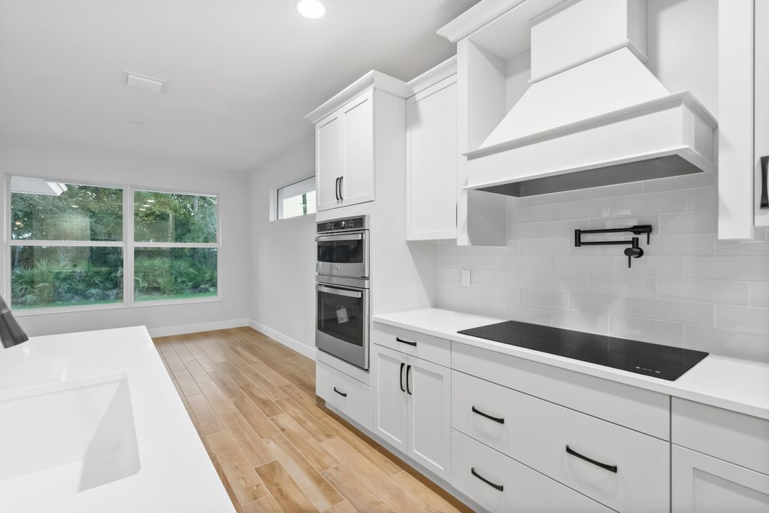 Activo con contrato: $639,000 (3 camas, 3 baños, 2361 Pies cuadrados)