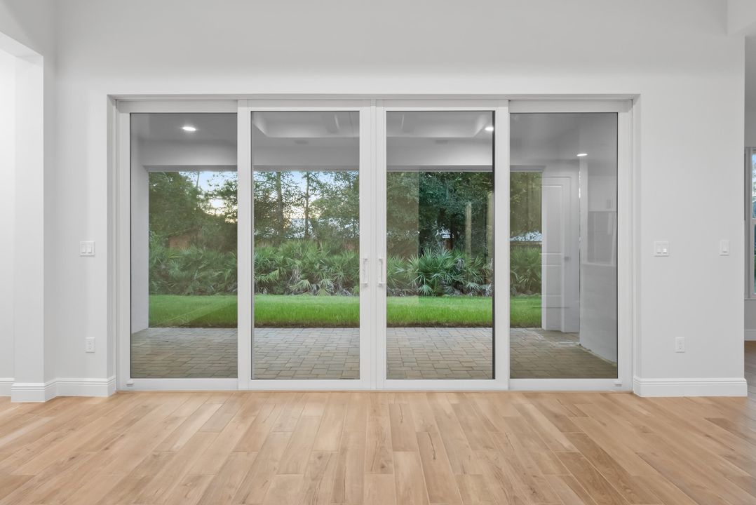 Activo con contrato: $639,000 (3 camas, 3 baños, 2361 Pies cuadrados)