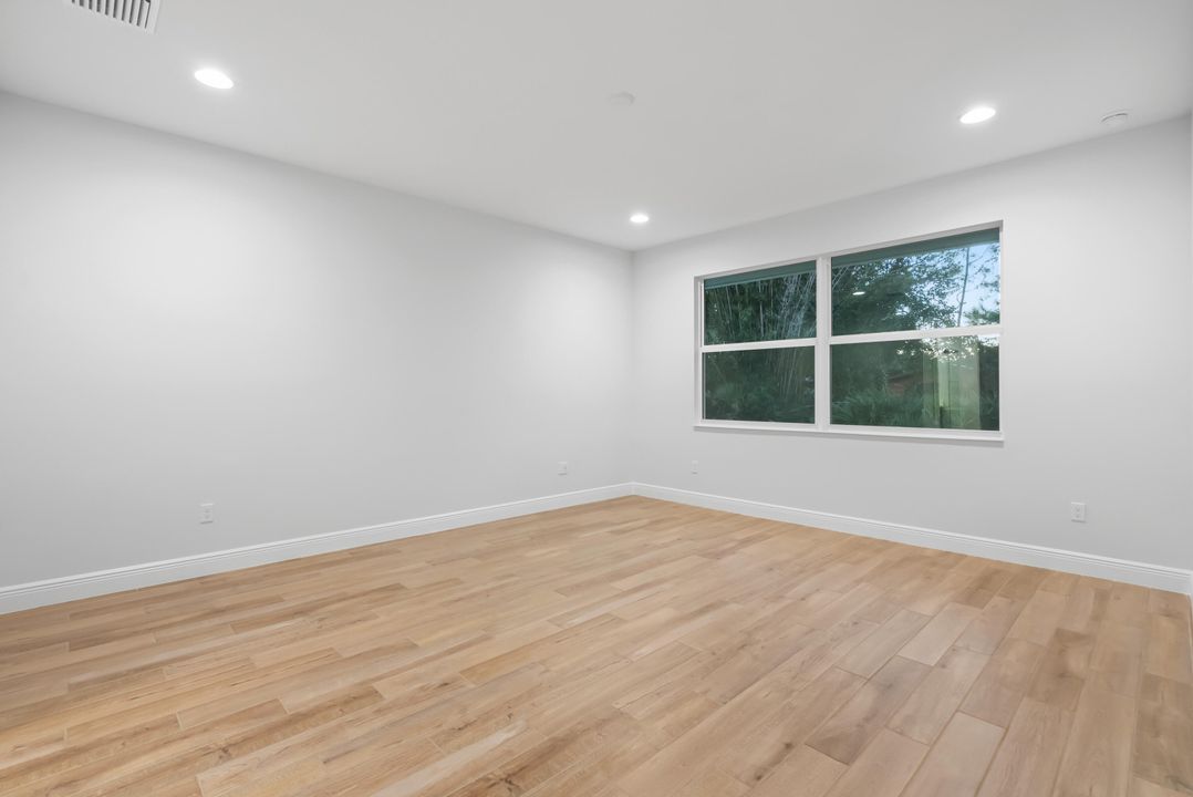 Activo con contrato: $639,000 (3 camas, 3 baños, 2361 Pies cuadrados)