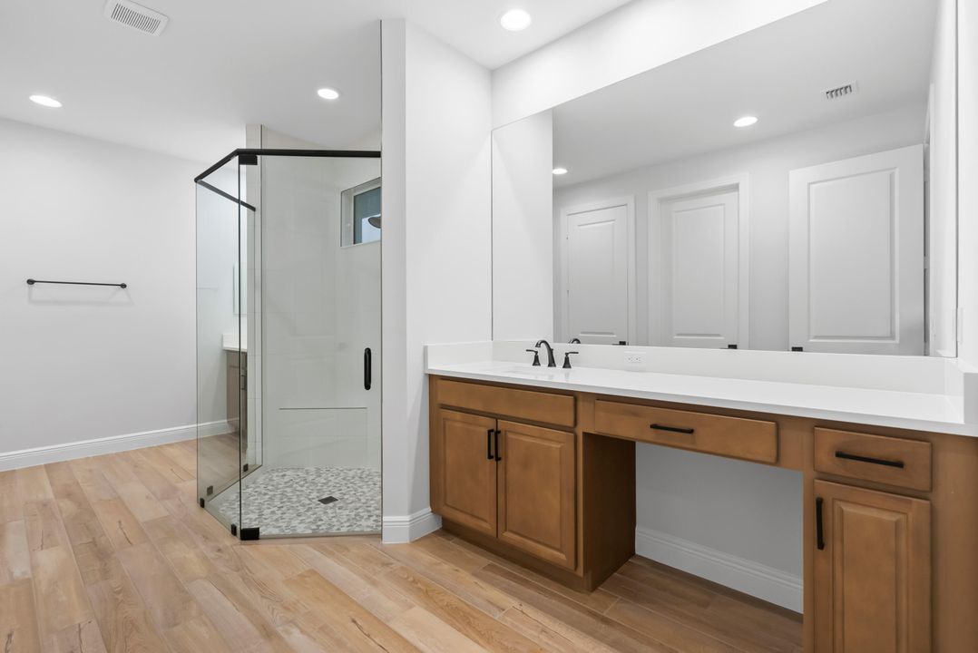 Activo con contrato: $639,000 (3 camas, 3 baños, 2361 Pies cuadrados)